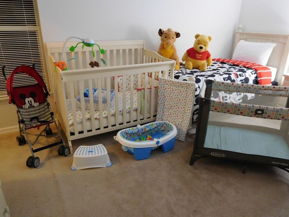 Spacious 6-bedroom Home in Hampton Lakes Perfect for Family Getaways! - Image 2