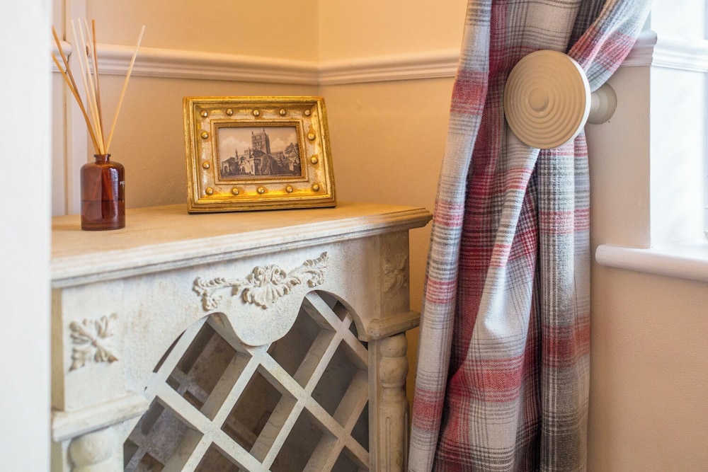 Charming 2 BD House in Tewkesbury Centre