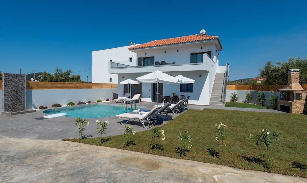 Agalliu Villa