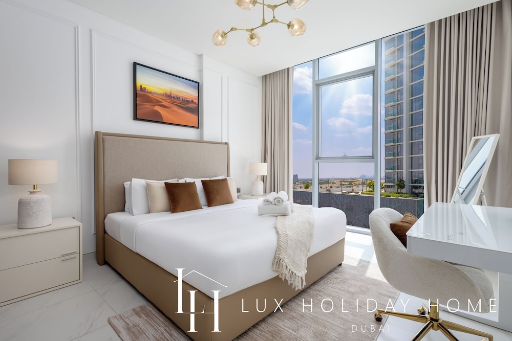 LUX | 2BR Lagoon View – District One, 10–15 min Burj Khalifa