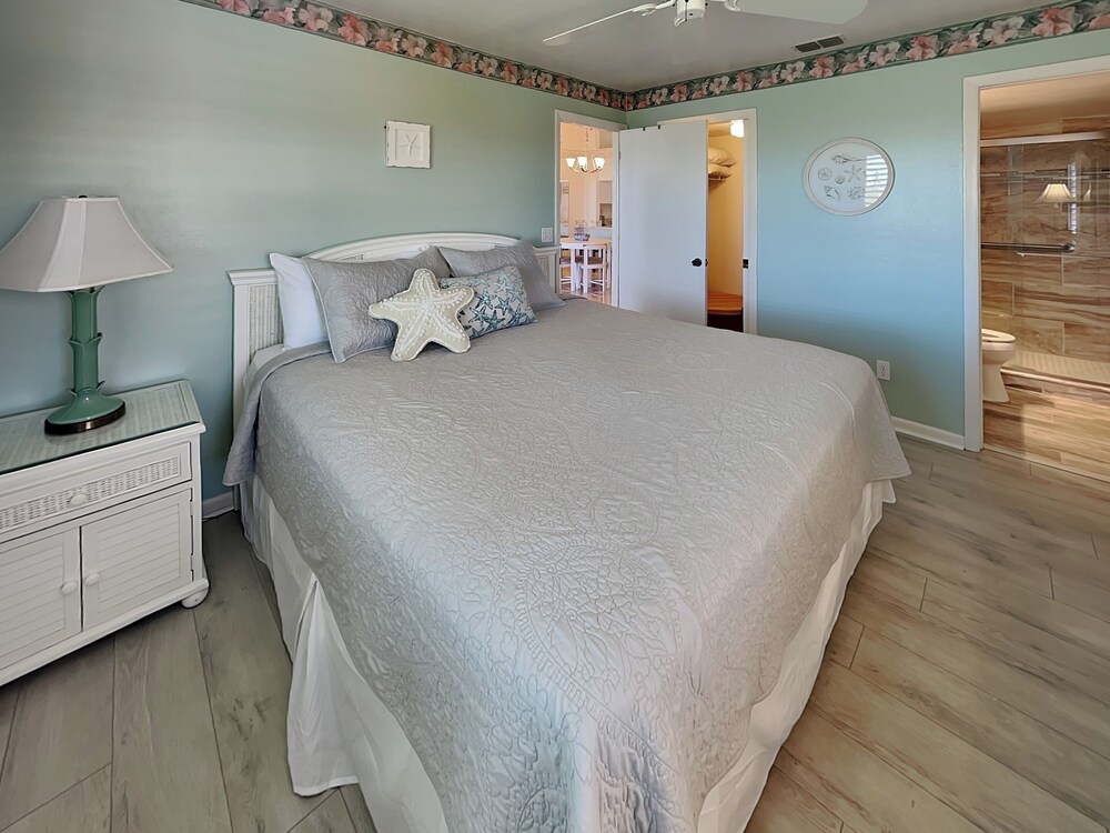 Admirals Bay 255 by Distinctive Beach Rentals