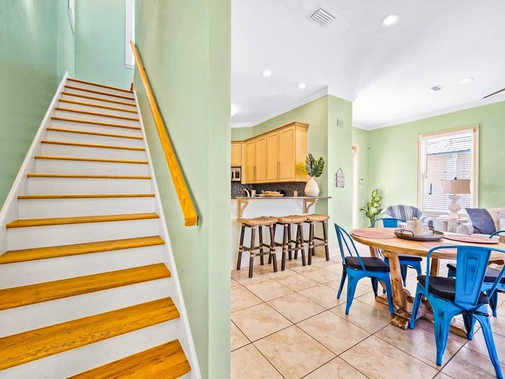Gulf Shores Hideaway Walk to Waves Pool Golf Views