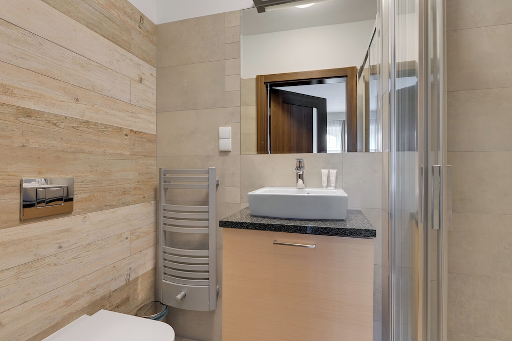 Tobiasza Residence by Grand Apartments