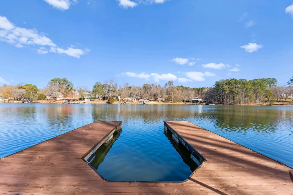 Waking Up Norman Lakefront Getaway w Kayaks Fire Pit Lake Views