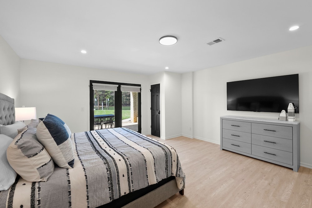 Knotty Pines by Avantstay Lake Views Renovated