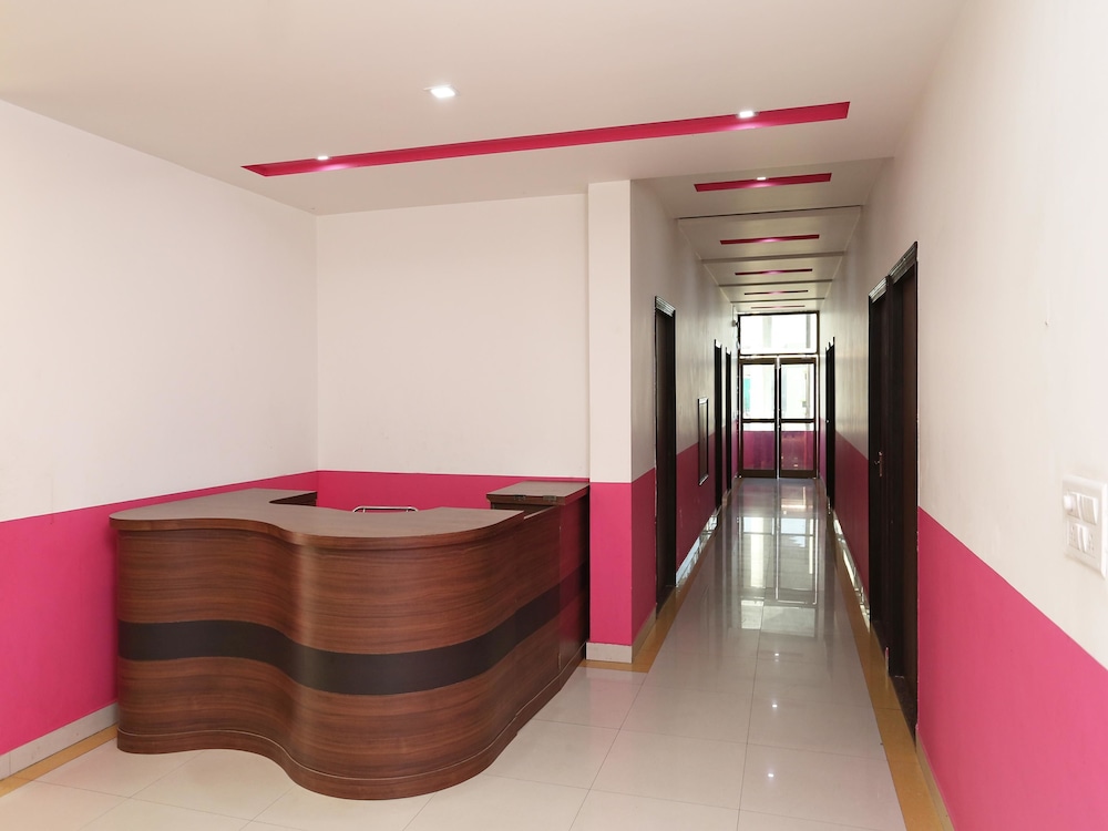 Capital O 10970 Hotel Krishna Palace
