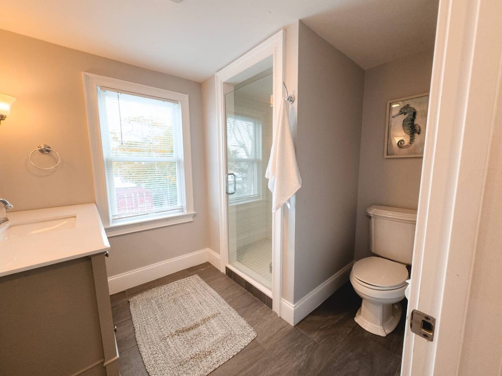 Water Access 5-bed 2-bath Retreat