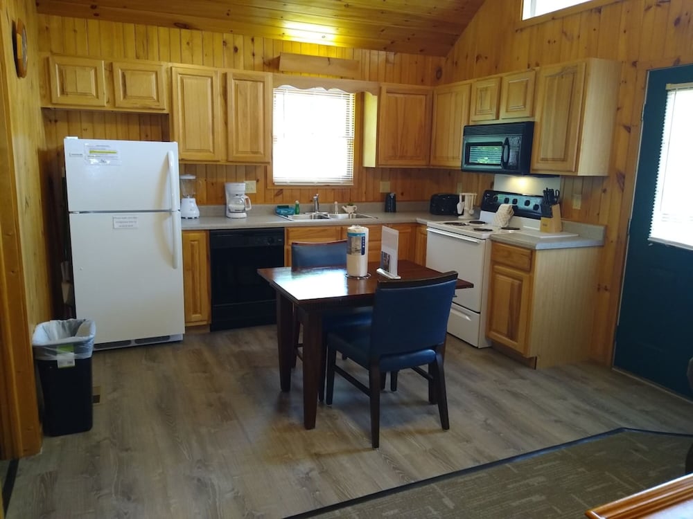 Urban Escape - 1BR King Cabin