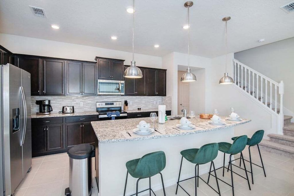 Elegant 5-bedroom Villa w Private Pool Near Disney