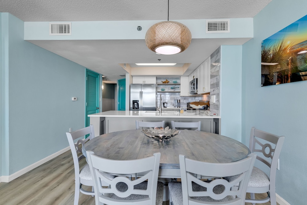 Cozy 2BR Beachfront Condo