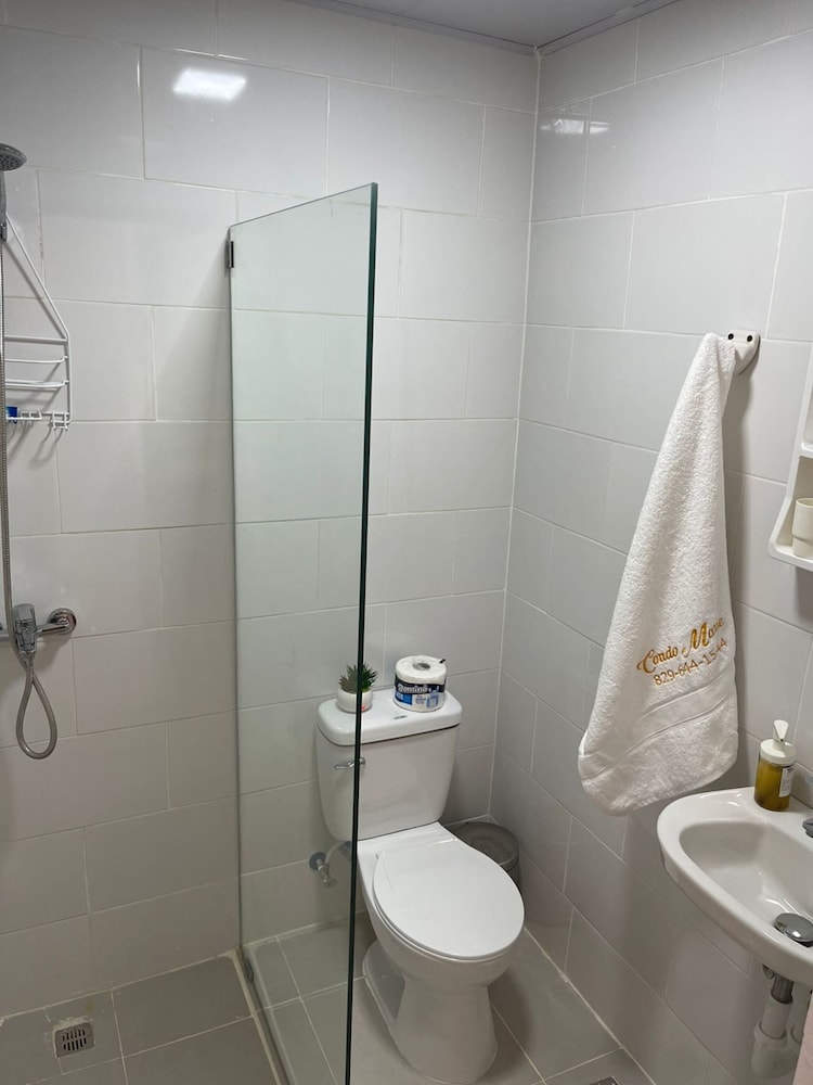 Room-central 1bd and Bth With Common Pic view 4