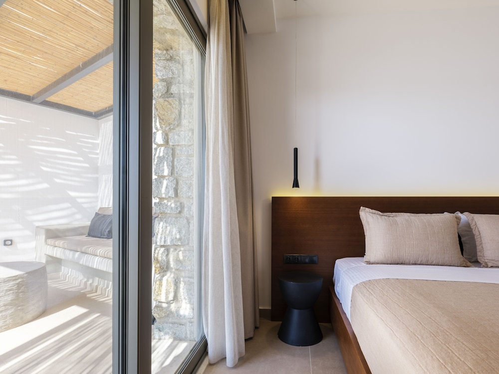 Evi Suites & Villas