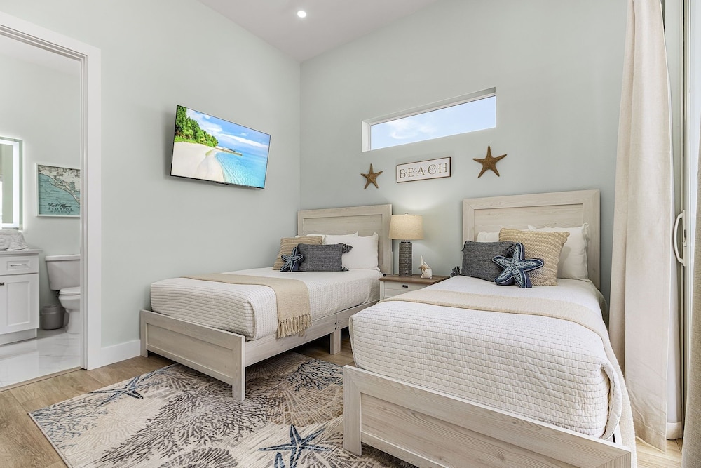 141 Brand New Luxury 6br/6ba Build W/ Heated Pool! 6 Bedroom Home