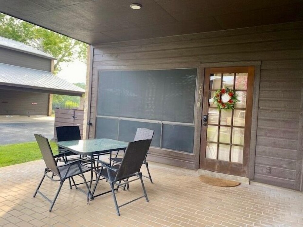 De Comal Cw C101 2 Bedroom Condo by RedAwning