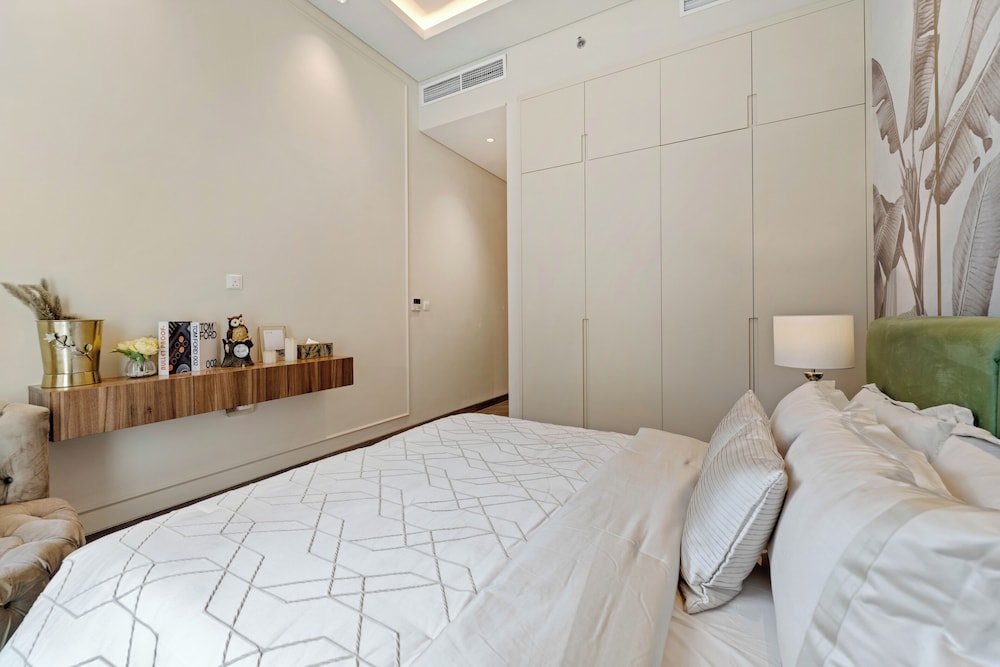 Brand New Stylish Unit near Circle Mall