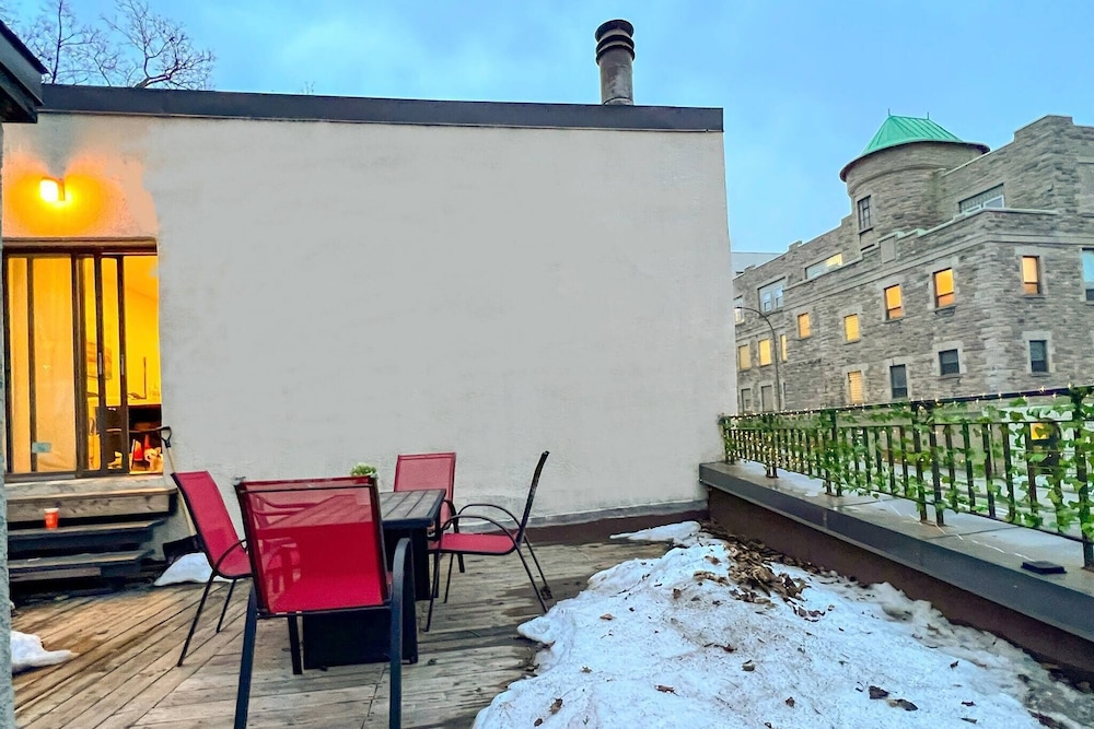 Chic Townhome With Garage Dt Mtl