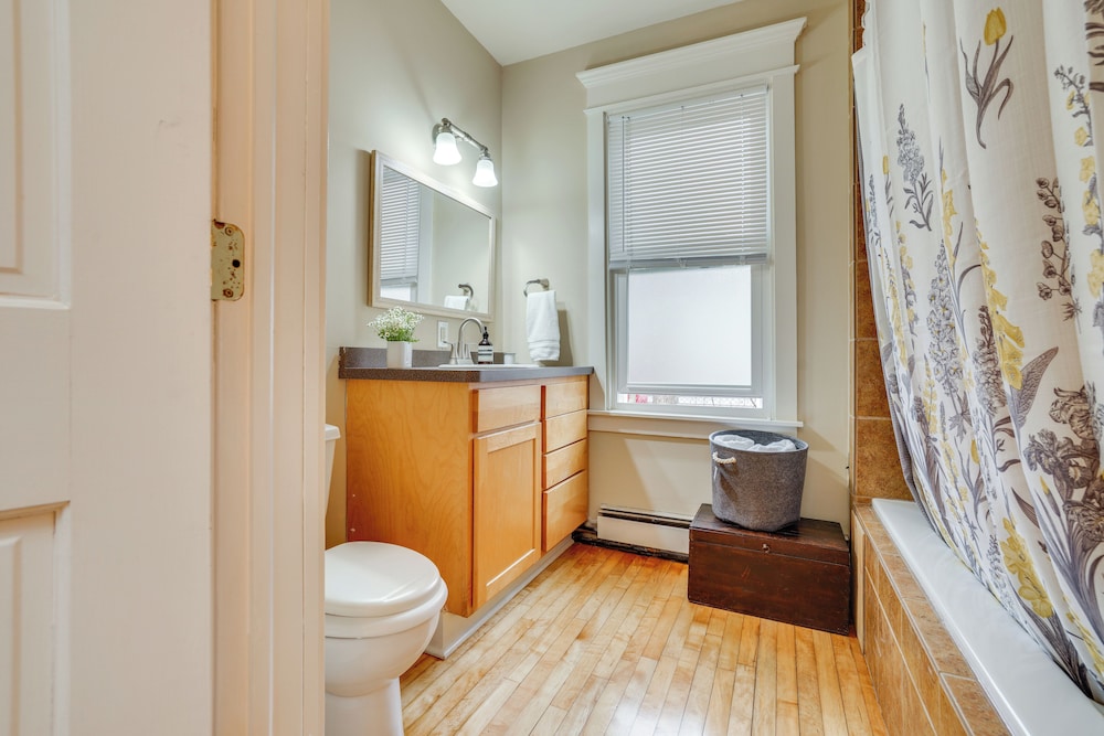 < 1 Mi to Xcel Energy Center: Walkable Hideaway!