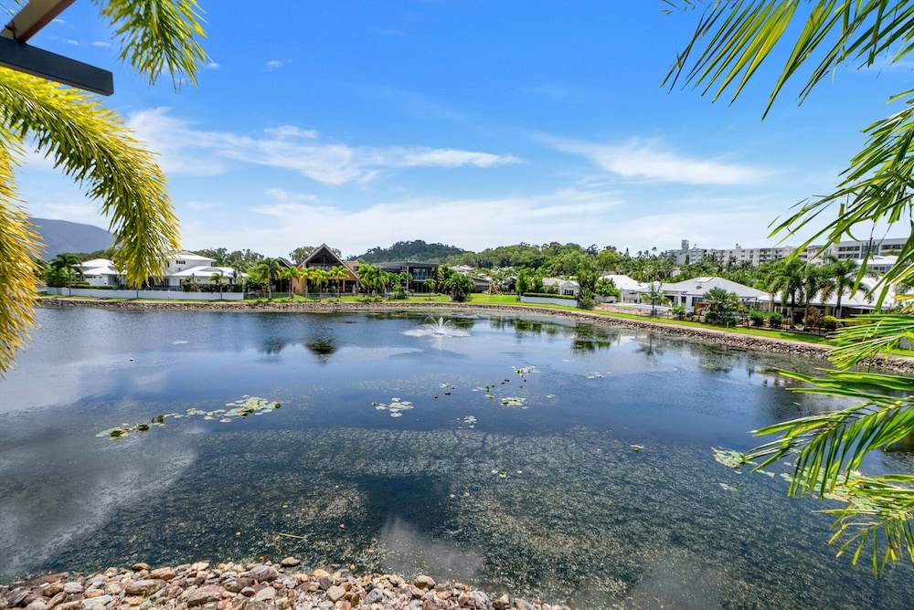 Bright 3-bedroom Beachside Stay With Pool & BBQ