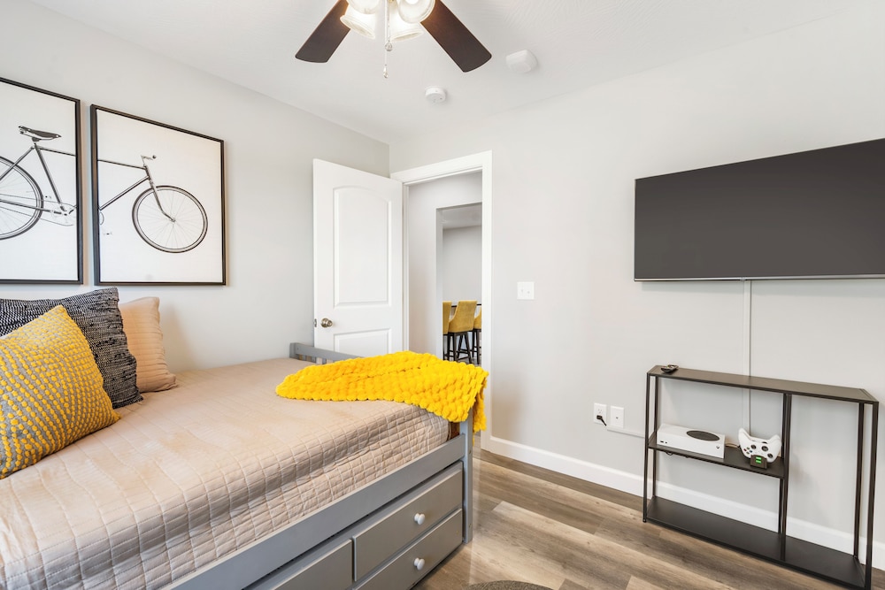 Earl Grey Escape - Chic 3 Bdr!