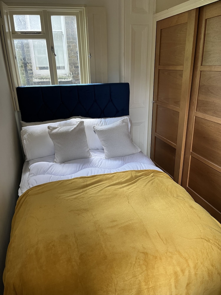 Newly Refurbished - Awesome 3 Bedroom Notting Hill Very Central With a Balcony