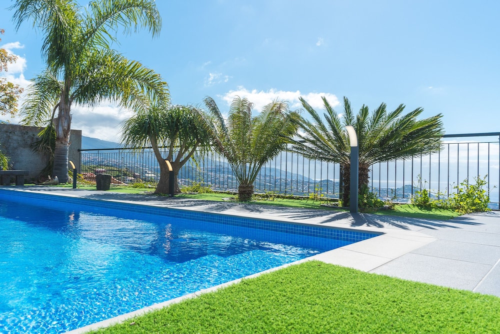 Palm Paradise by Atlantic Holiday