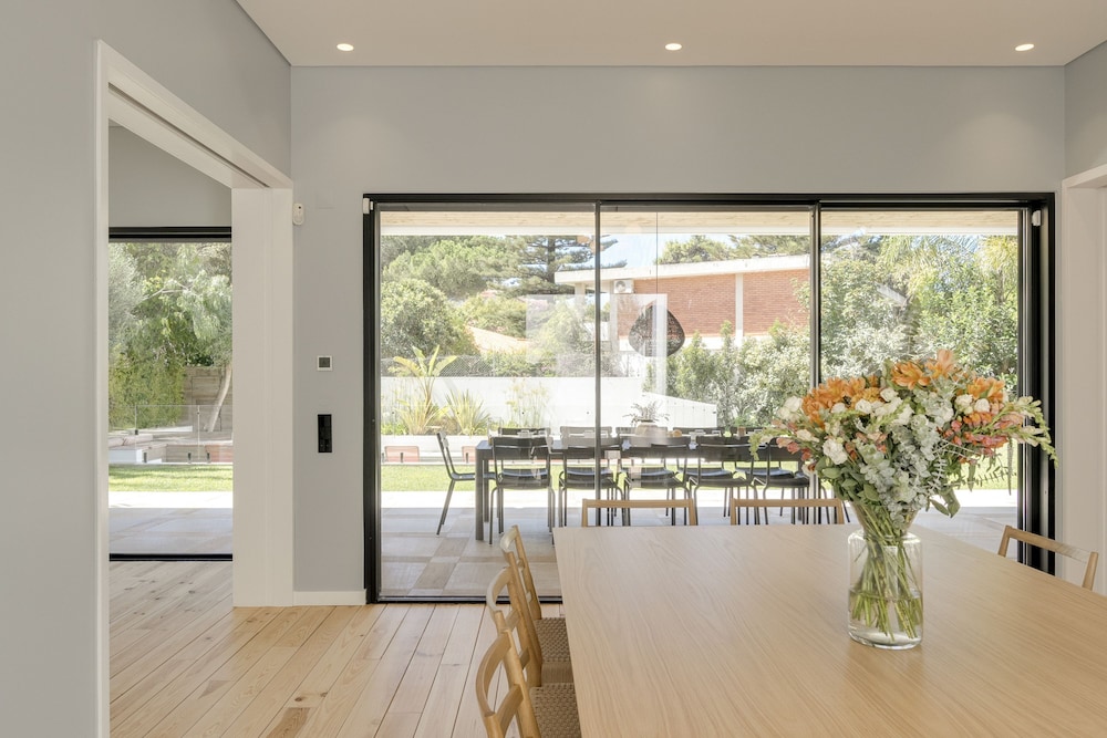 Cascais Contemporary Villa by Cadenzalux
