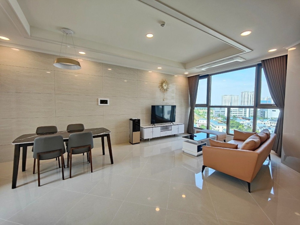 Starlake DAEWOO Apartments by Emily
