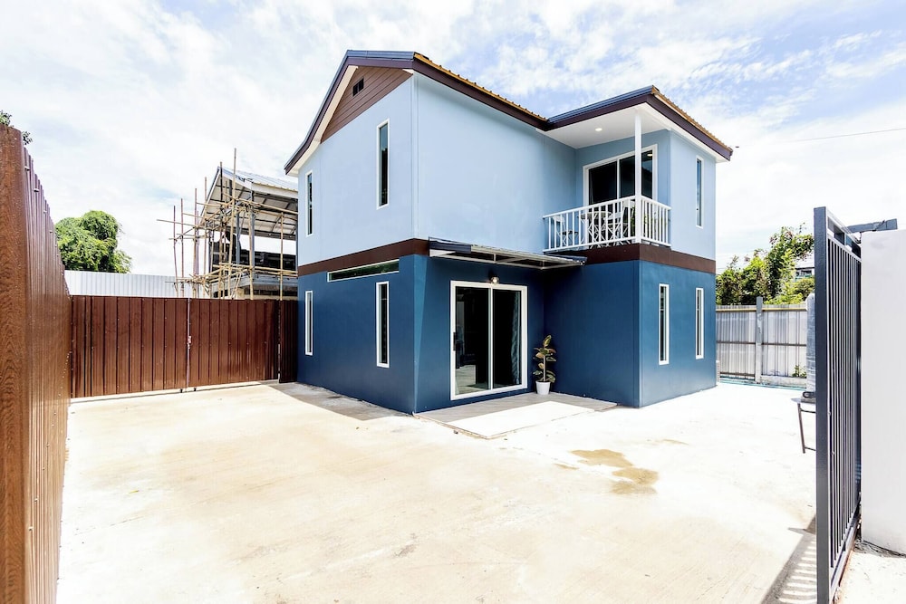 Tiny House Srinakarin At Sri Bearing Station