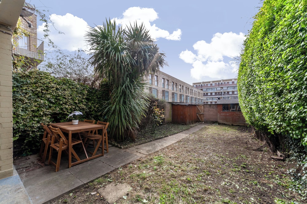 2 Bed Flat with Garden in Canonbury