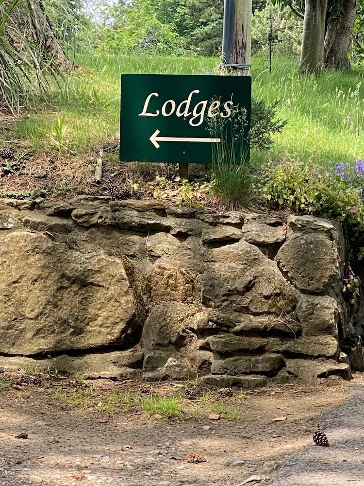 Hayne Barn Estate - Private Estate : 6 Eco Lodges - 1 Studio