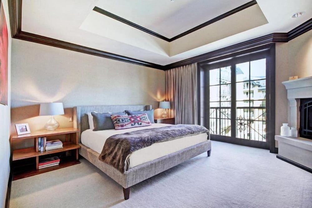 Luxury 5BR Penthouse Residence at The Ritz-carlton Club Vail