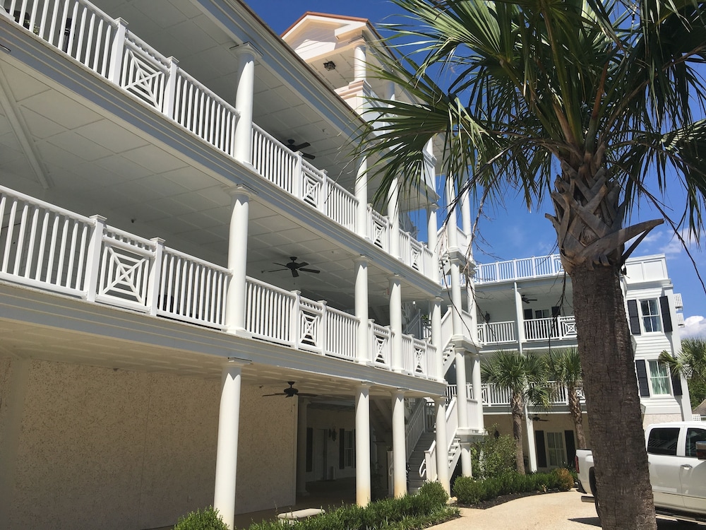 Carriage House Inn