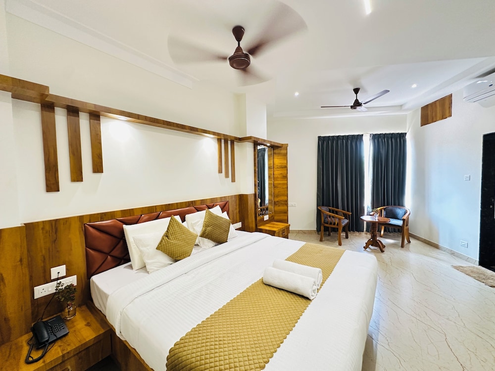 Shambhavi Hotel & Convention Centre