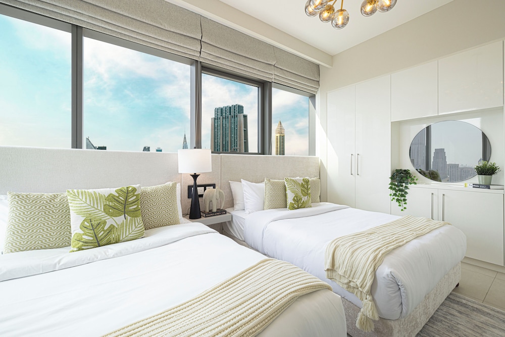 DVH Luxe Retreat 4BR Burj View Apartment