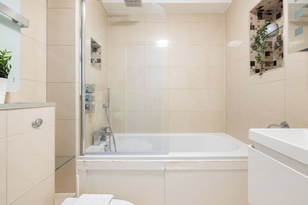 Chelsea Harbour Luxury Apartment
