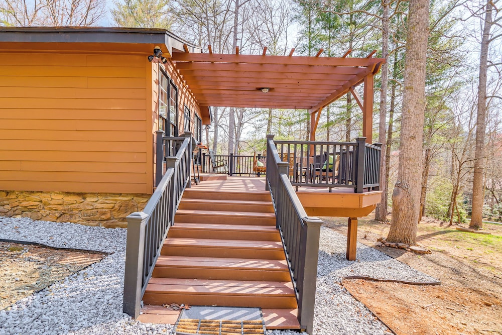1 Mi to Nottely Lake: Home w/ Furnished Deck!