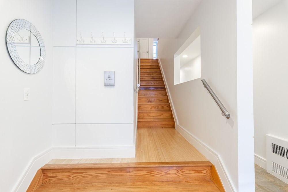 Cypress Court I by Rove Travel 2BR Harlem Apt