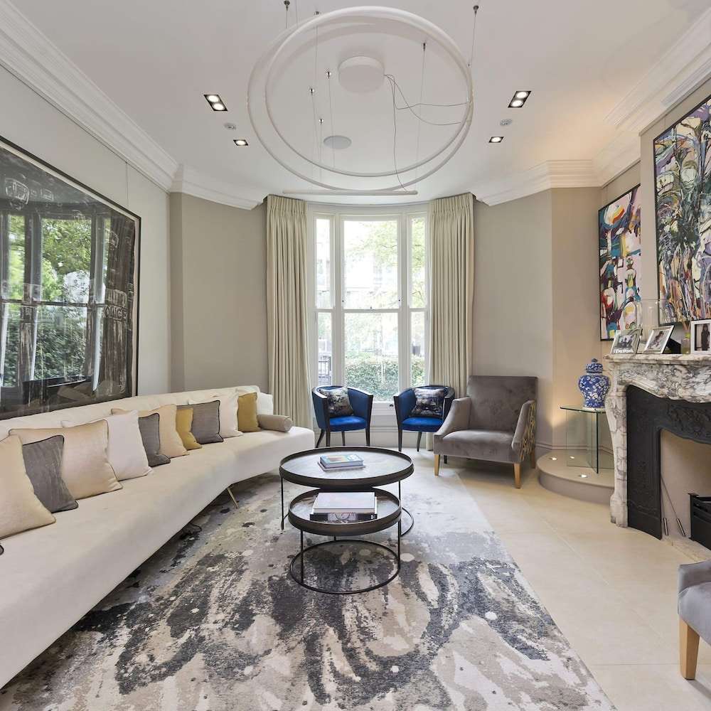 Astounding 7bed Notting Hill Family Home w Private Garden Games Room Parking