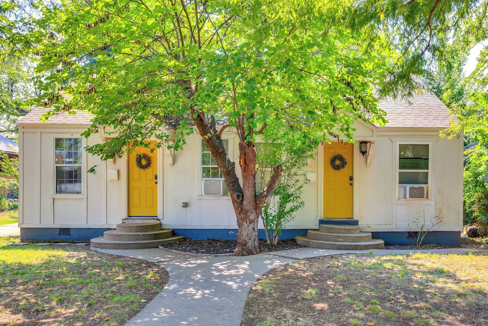 Heart of OKC Plaza District: Duplex Near Shops!