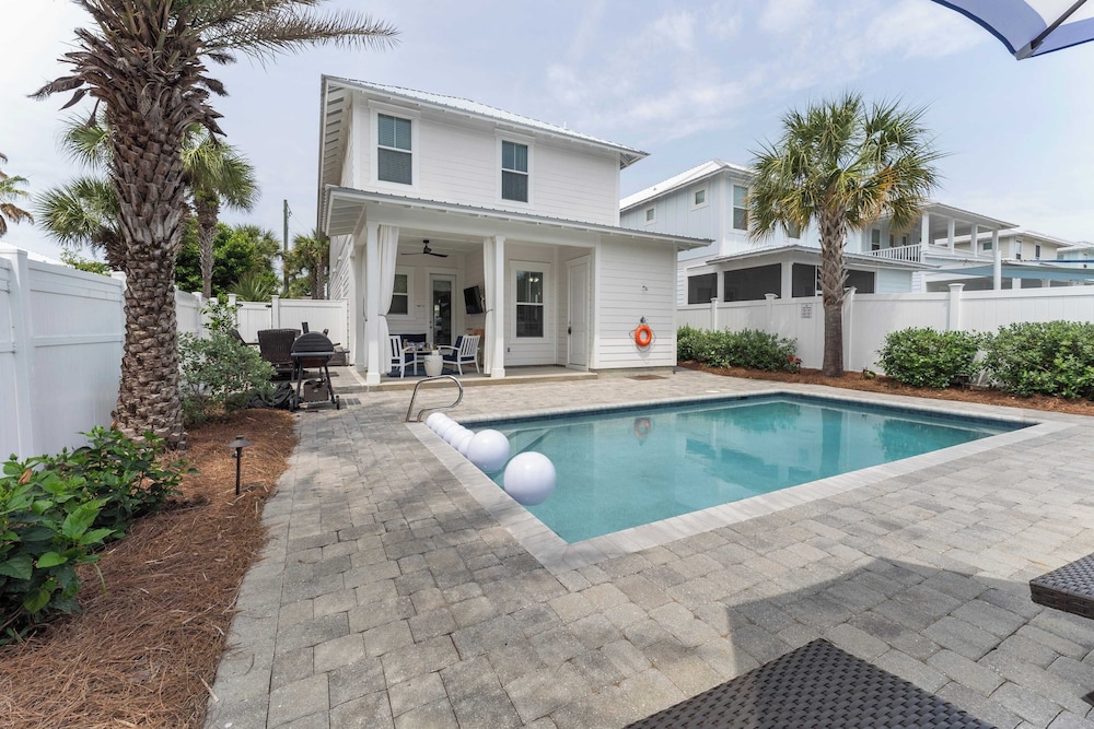 Pool, Patio & Outdoor Dining + Walk to Shore, Pier Park Sanctuary on Sands
