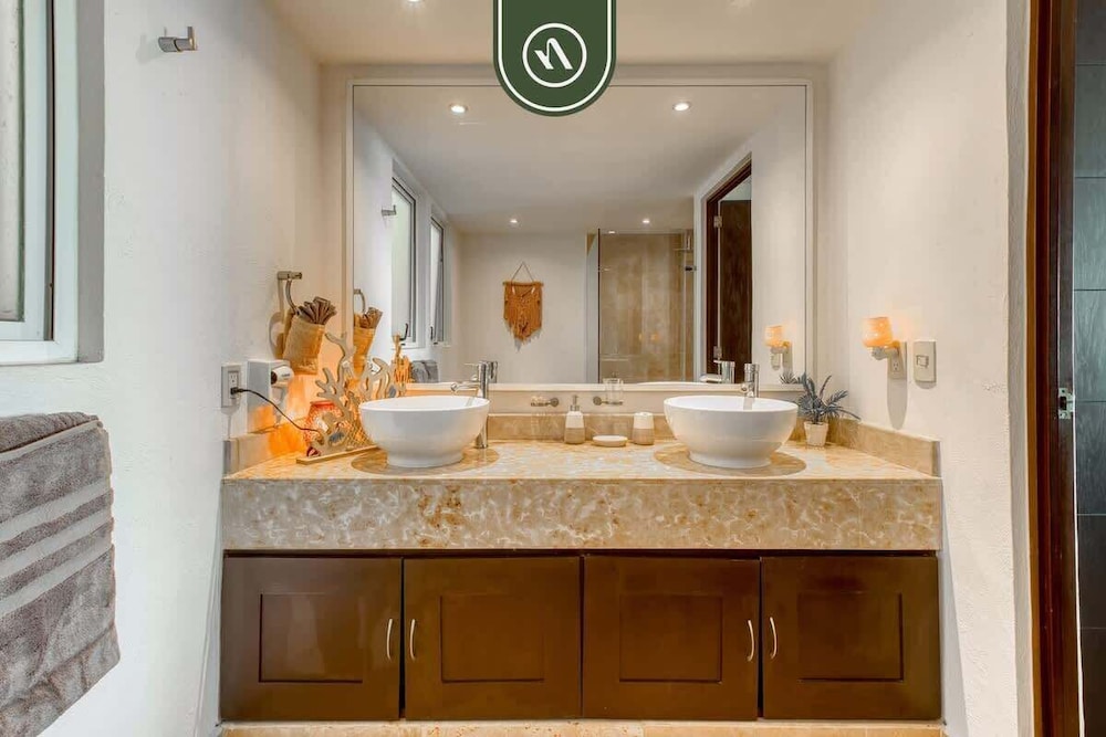 Amazing 3 BR Penthouse With Beachclub