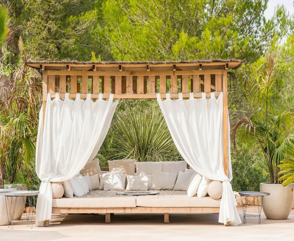 Holiday Home With Wooden-beamed Patio