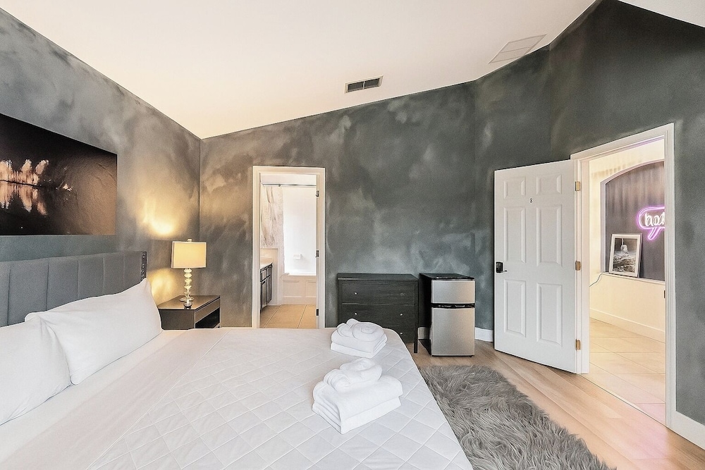 Private King BR + Pool Access Near Disney
