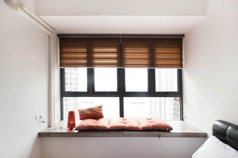 High-floor 2BR Suite, Water Views, Free Parking
