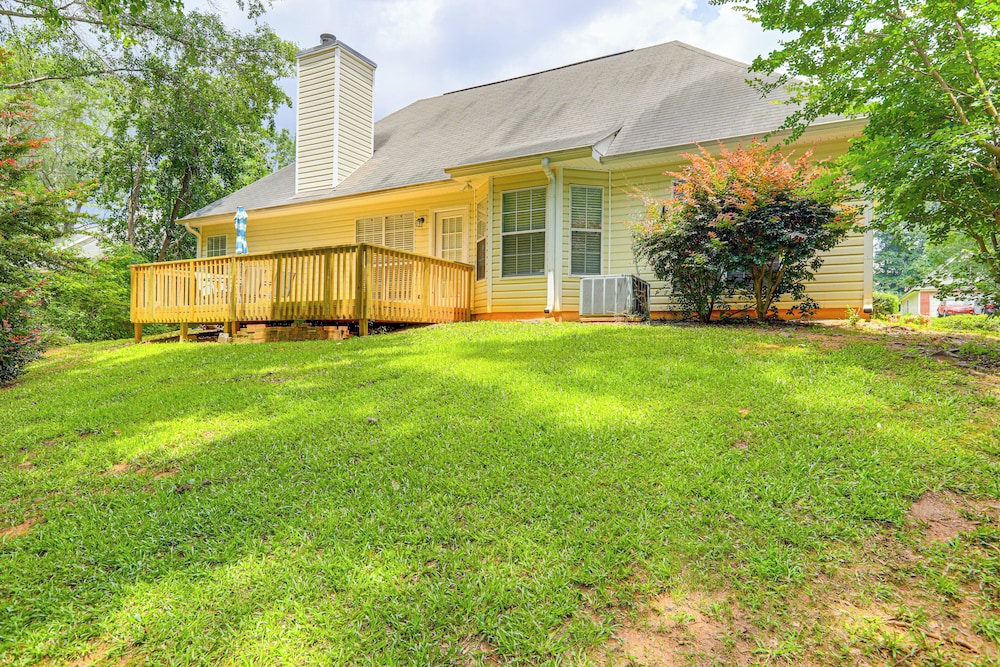 7 Mi to Dtwn Covington: Bright Home w/ Deck & Yard
