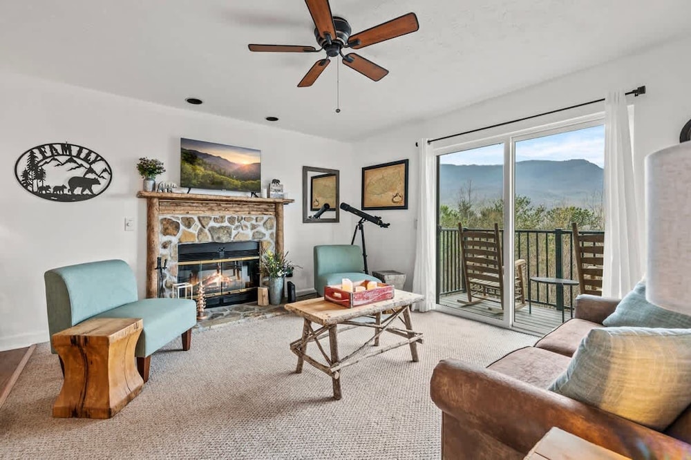 Full Kitchen Mountain Views Indoor Pool Access