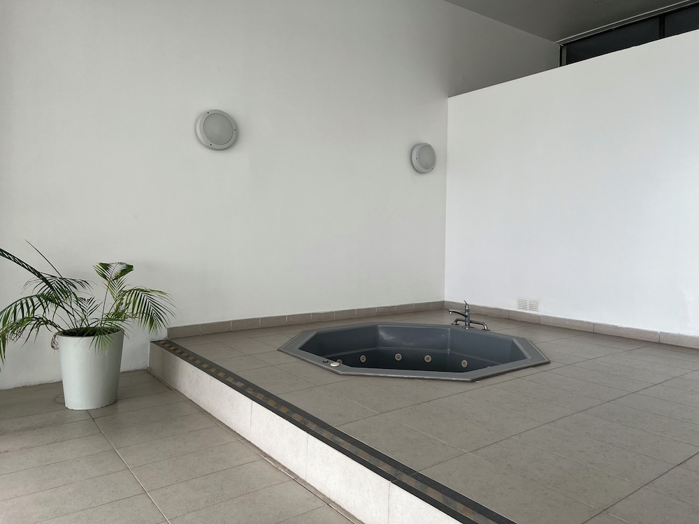 Oceana Suites Geomar II