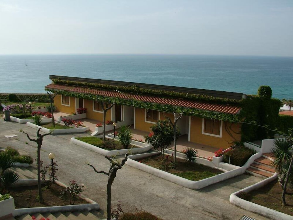 Cala Petrosa Resort