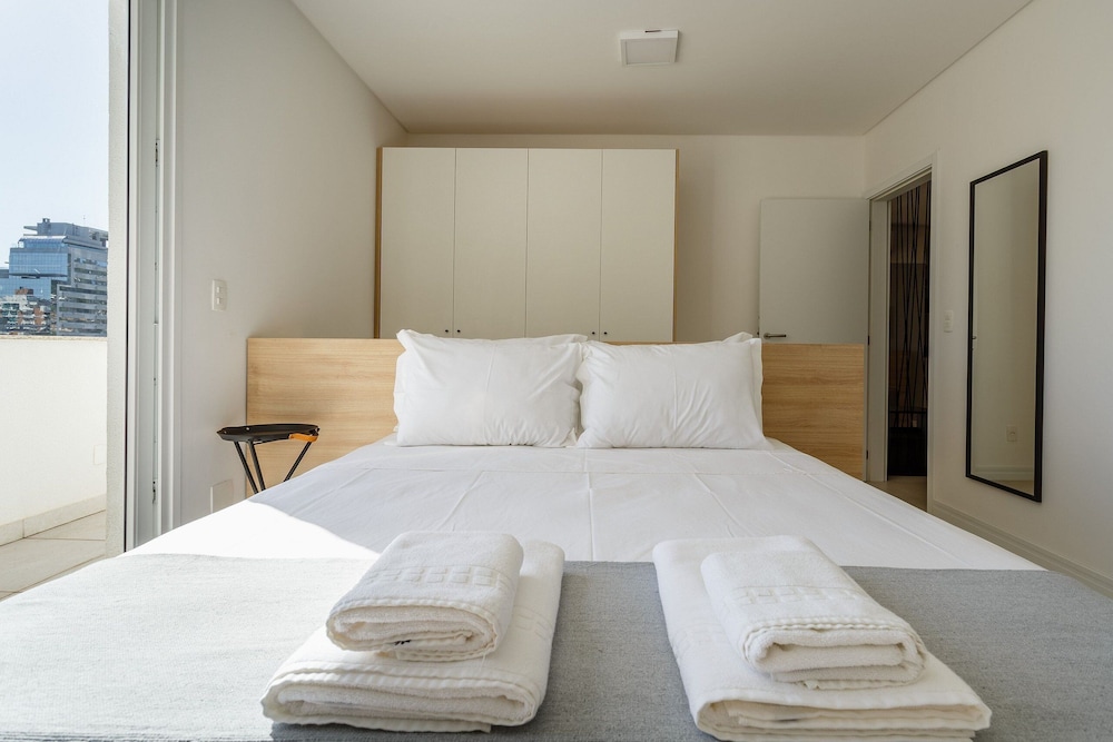 Apartment in the Center With Pool Rri103