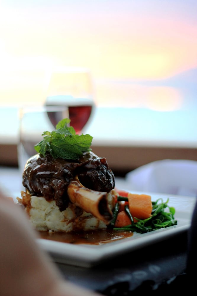 Smugglers Cove Beach Resort and Hotel - Image 3